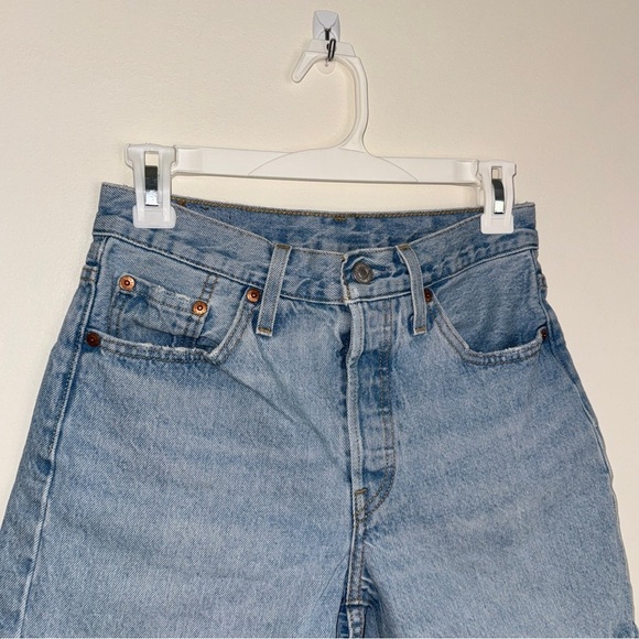 Levi’s 501 Mid Thigh Short Light Wash 25 - Picture 4 of 8